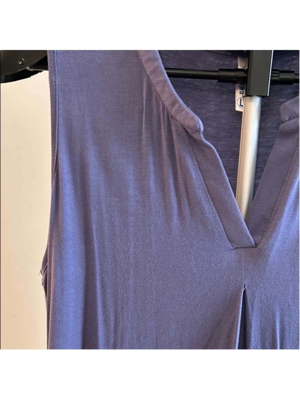 Chic Sleeveless V-Neck Tank Top in Purple - Picture 3 of 4